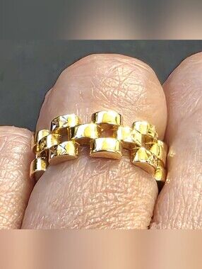 🪷18k Square Ring- Size 6